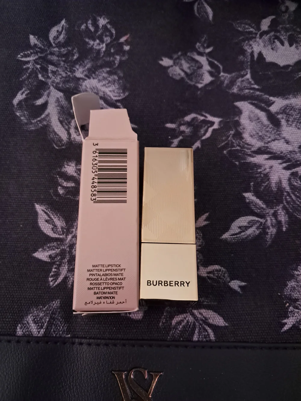 Burberry kisses matte